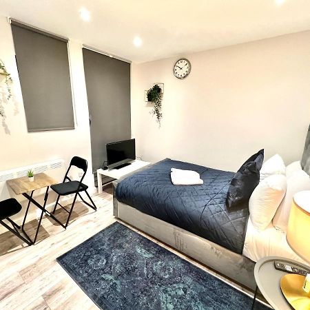 Golden Residences - Oakway Feltham Buitenkant foto