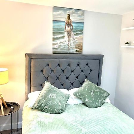 Golden Residences - Oakway Feltham Buitenkant foto