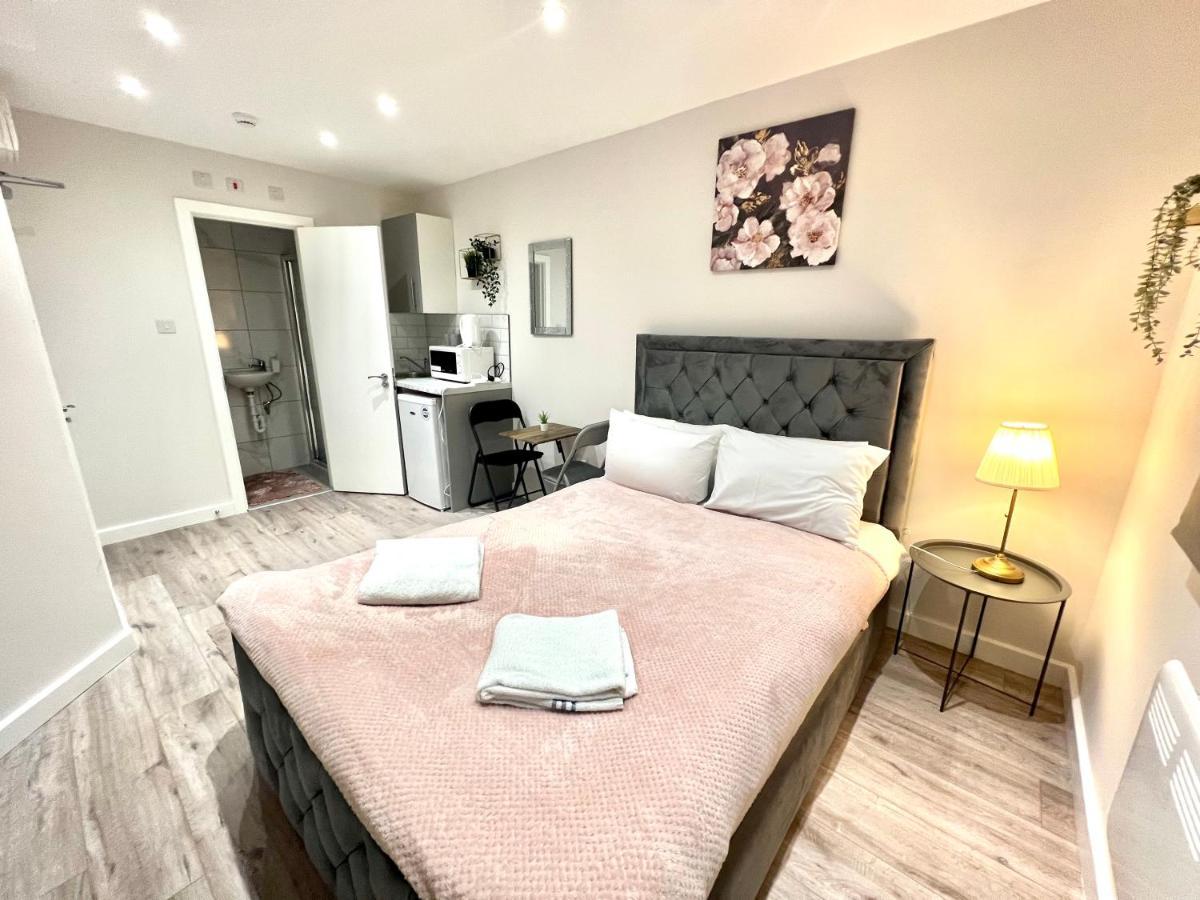Golden Residences - Oakway Feltham Buitenkant foto
