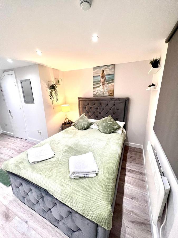 Golden Residences - Oakway Feltham Buitenkant foto