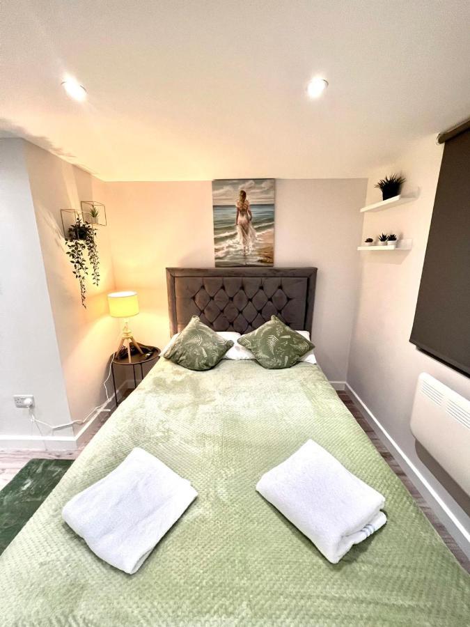 Golden Residences - Oakway Feltham Buitenkant foto
