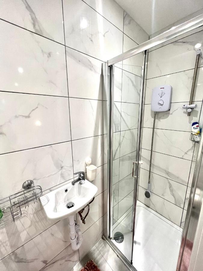 Golden Residences - Oakway Feltham Buitenkant foto