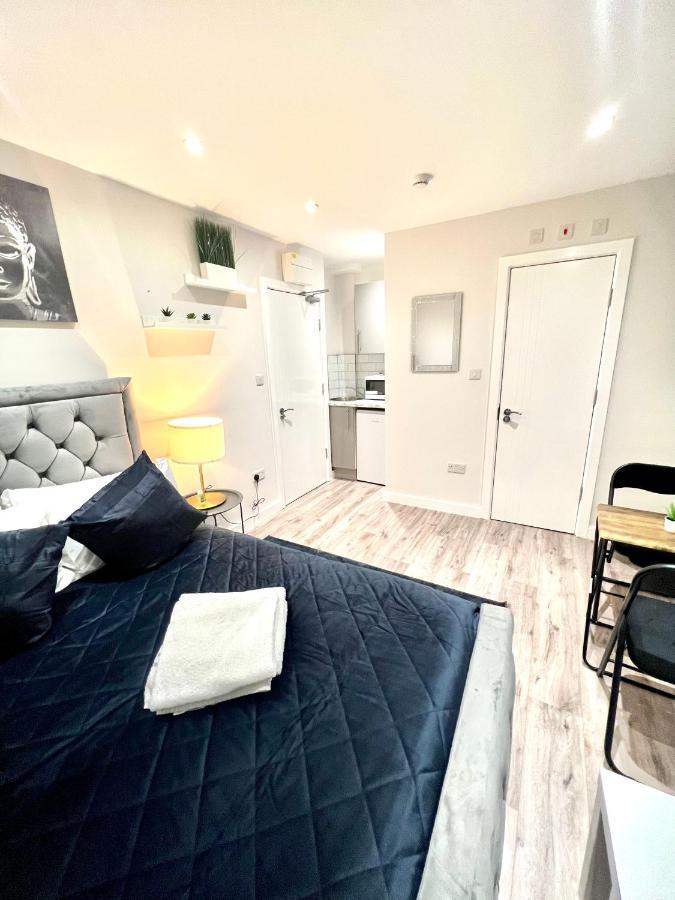 Golden Residences - Oakway Feltham Buitenkant foto