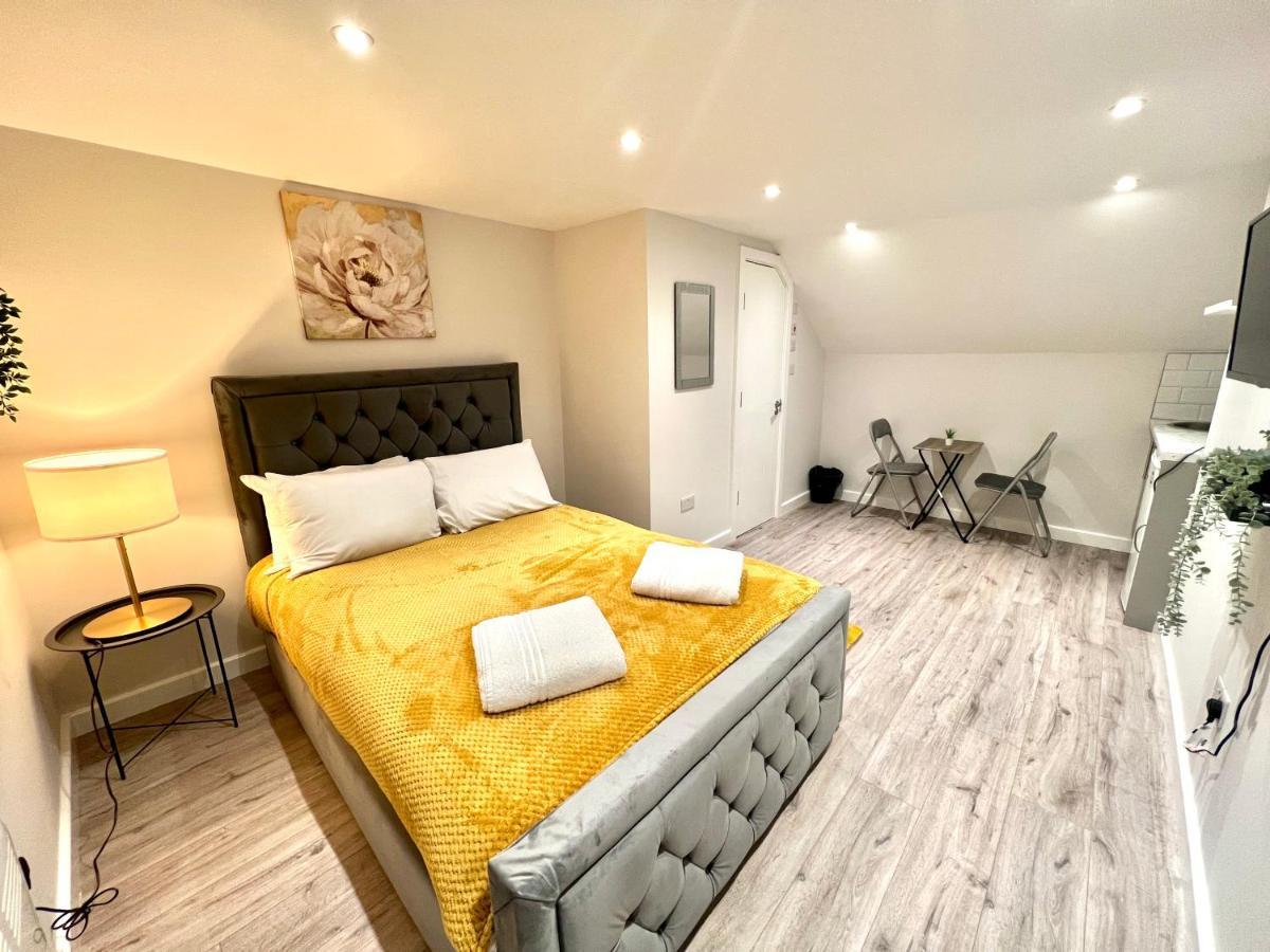 Golden Residences - Oakway Feltham Buitenkant foto