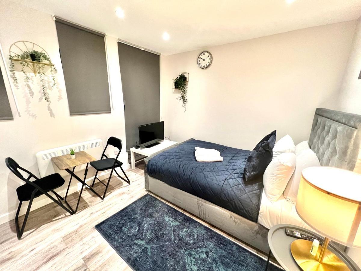 Golden Residences - Oakway Feltham Buitenkant foto