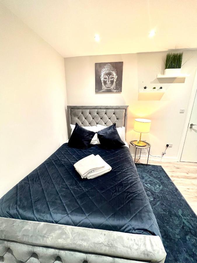 Golden Residences - Oakway Feltham Buitenkant foto