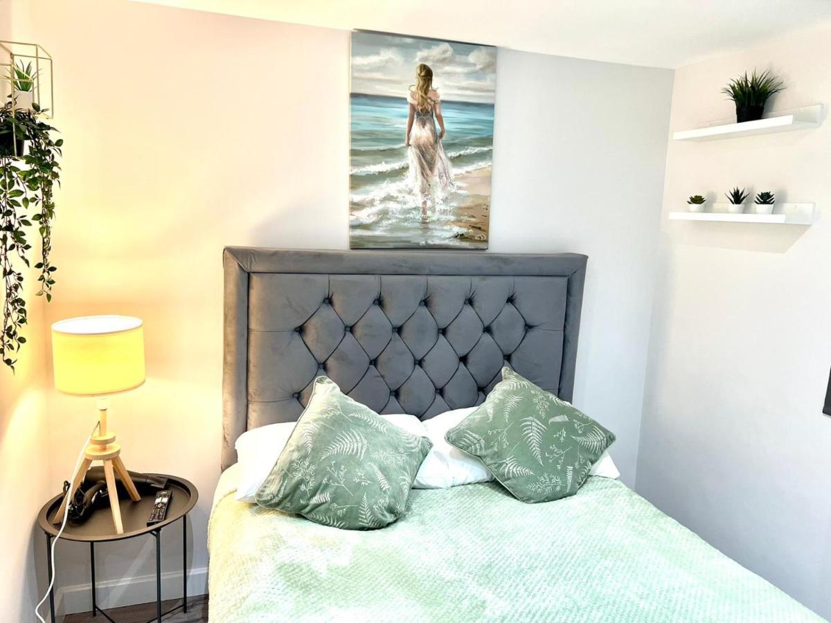 Golden Residences - Oakway Feltham Buitenkant foto