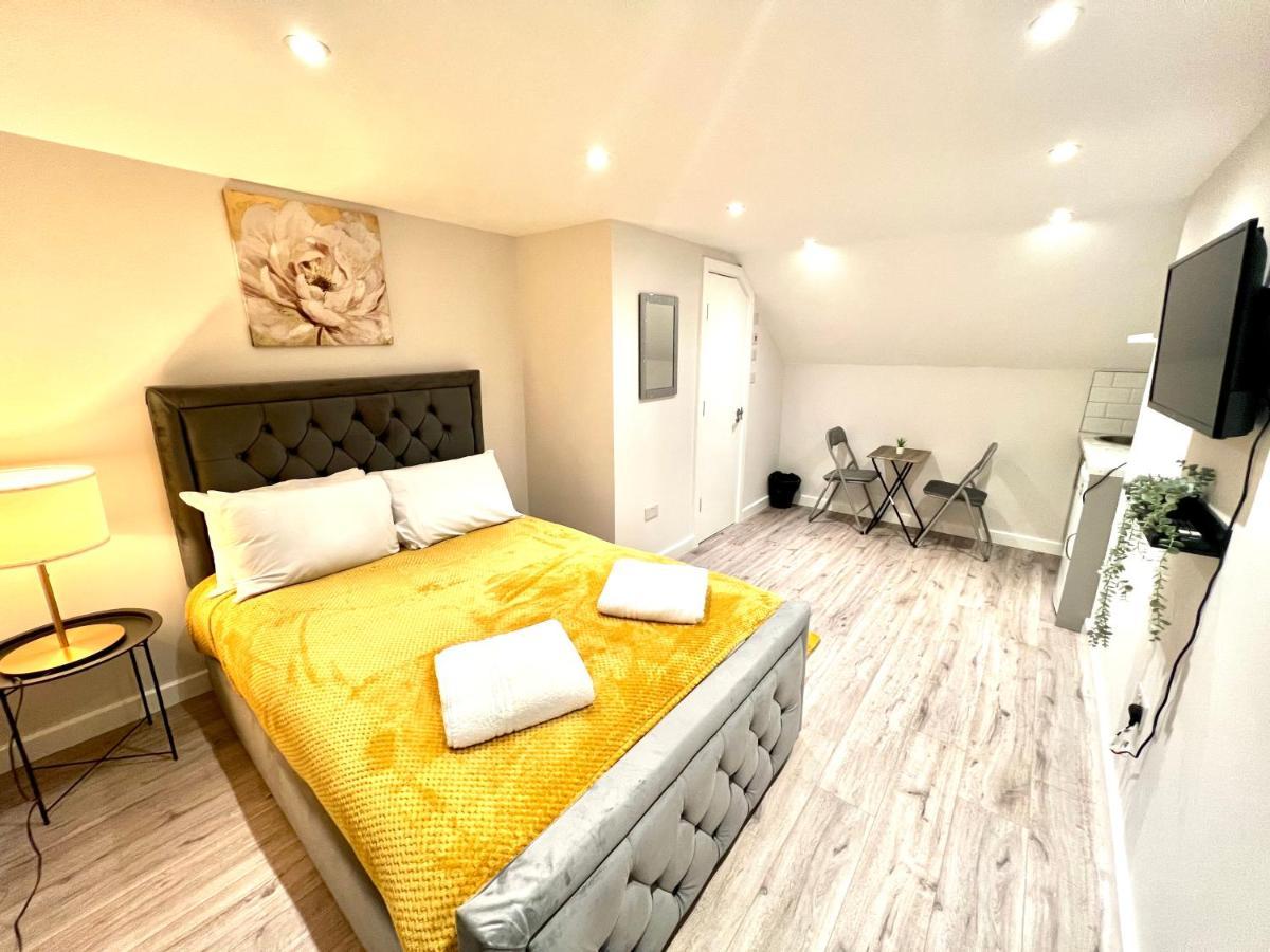 Golden Residences - Oakway Feltham Buitenkant foto