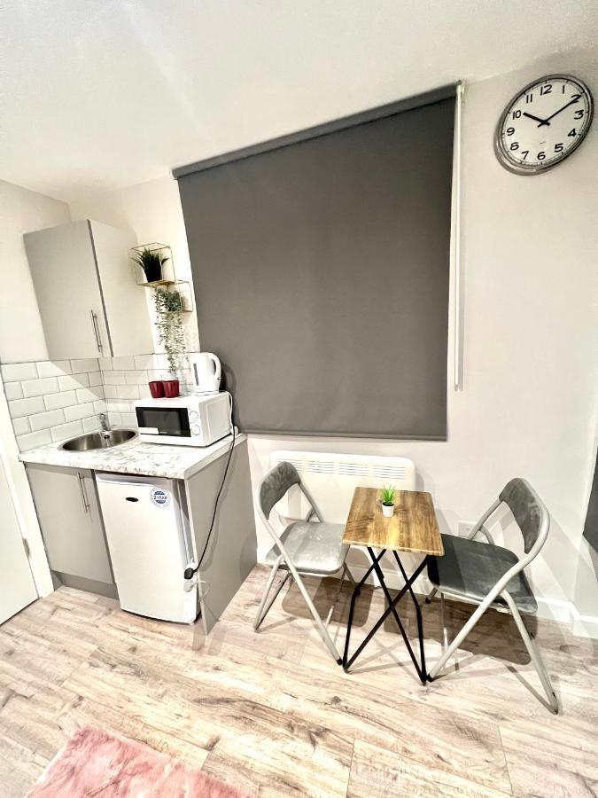 Golden Residences - Oakway Feltham Buitenkant foto