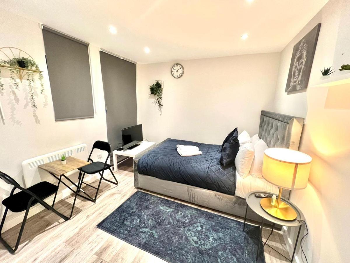 Golden Residences - Oakway Feltham Buitenkant foto
