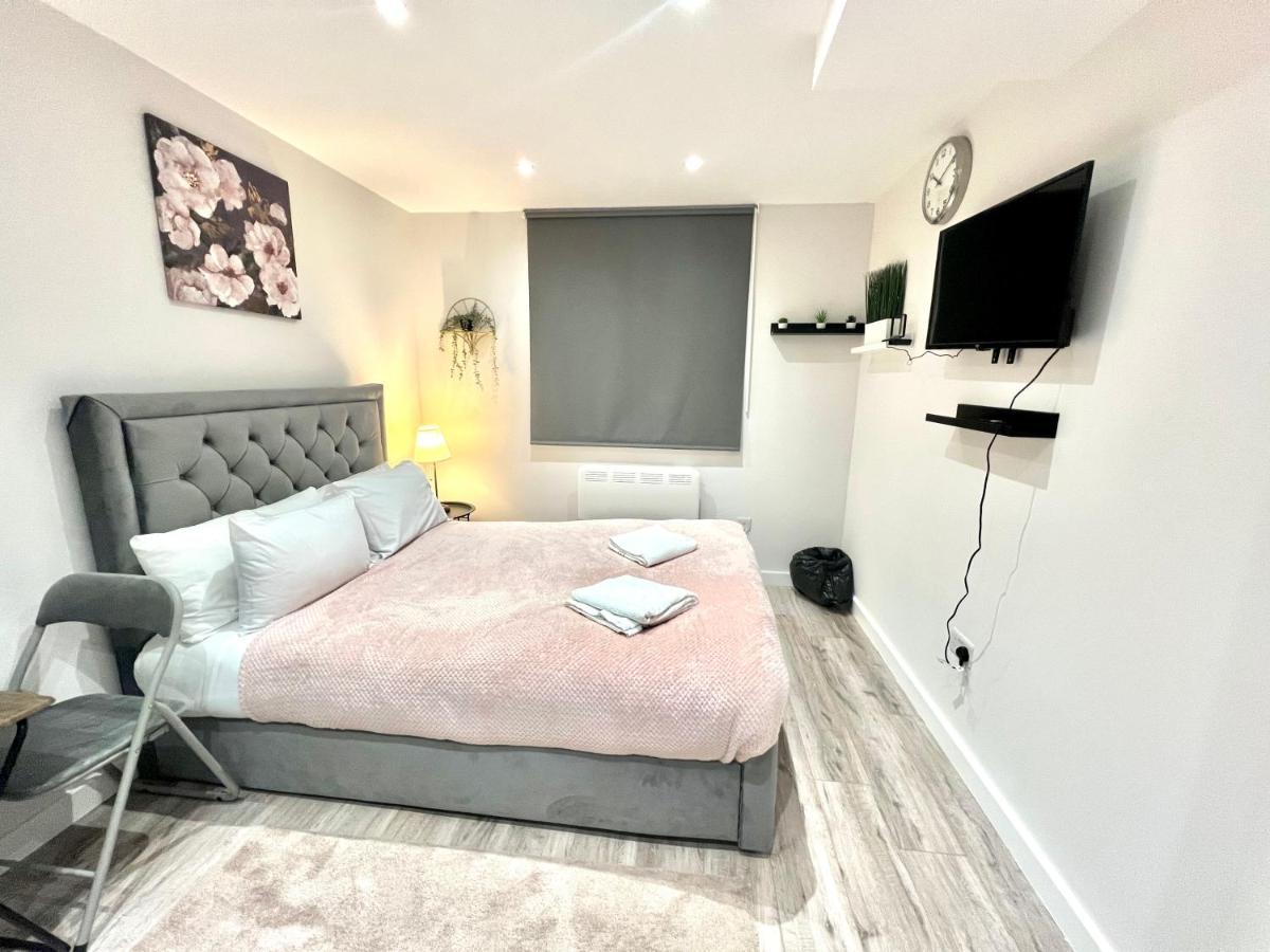Golden Residences - Oakway Feltham Buitenkant foto