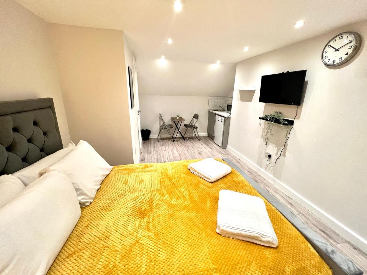 Golden Residences - Oakway Feltham Buitenkant foto
