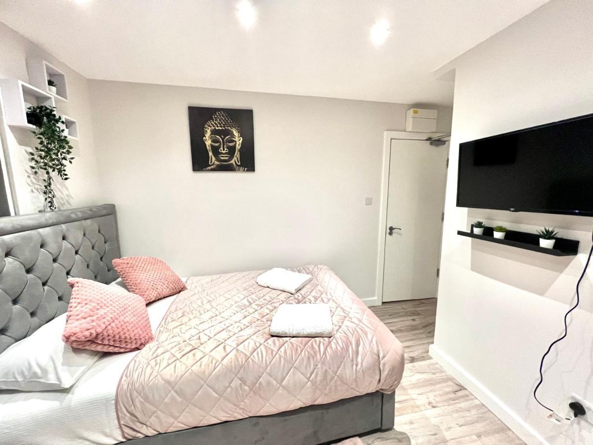 Golden Residences - Oakway Feltham Buitenkant foto