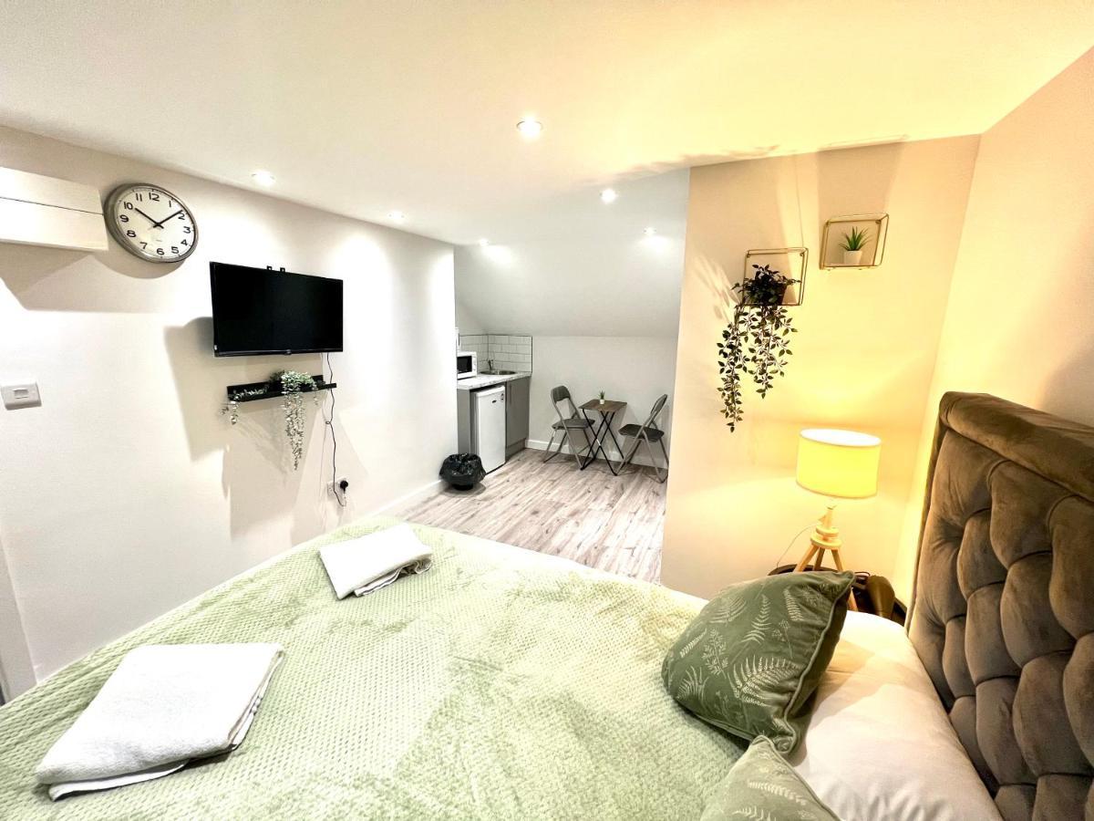 Golden Residences - Oakway Feltham Buitenkant foto