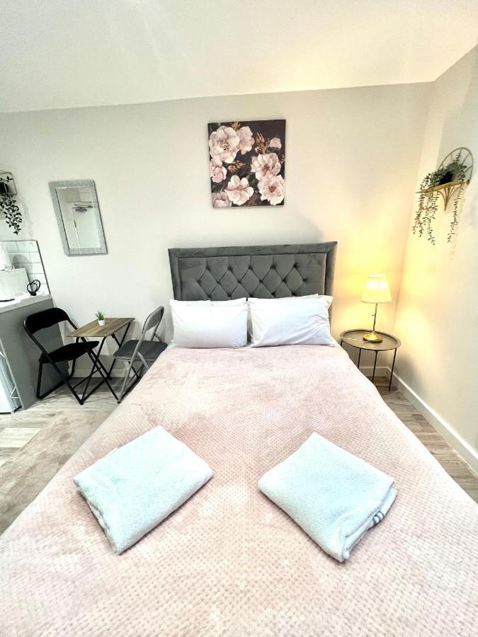 Golden Residences - Oakway Feltham Buitenkant foto